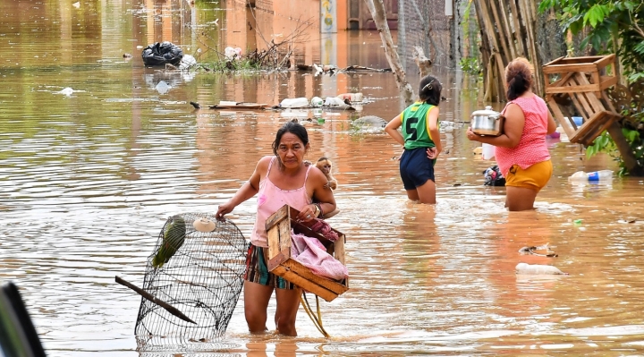 La Alcaldía de Cobija declara alerta roja por crecida del río Acre que inunda calles y casas