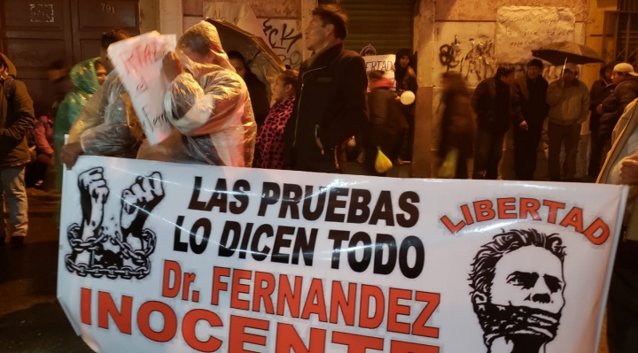 Llanto de los familiares e indignación en las redes tras la negación de libertad a médico Fernández