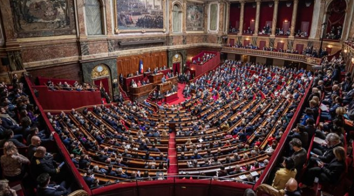 Francia inscribe el aborto en su Constitución Política
