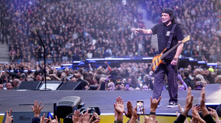 Robert Trujillo, bajista de Metallica, alaba la “pasión” musical hispana y su relación con el fútbol