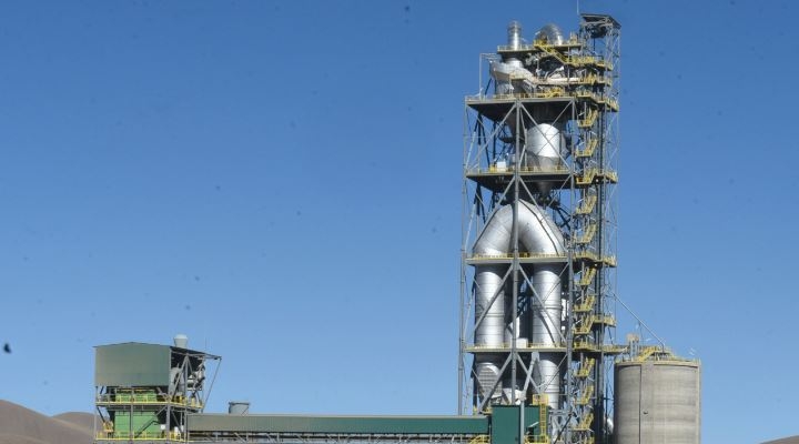 Oruro inaugura su fábrica de cemento que en el mes de prueba facturó Bs 14,5 millones