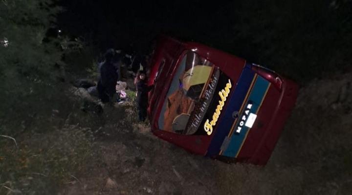 Un bus se embarranca cerca de Sucre, deja 4 fallecidos y 36 heridos