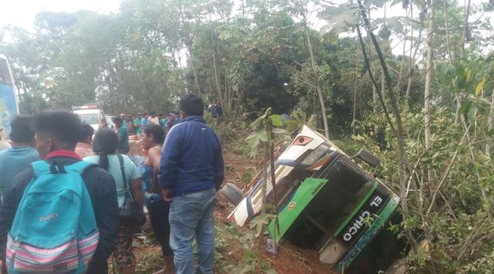 Accidente de un bus deja al menos tres fallecidos en ruta Guayaramerín Palos Blancos