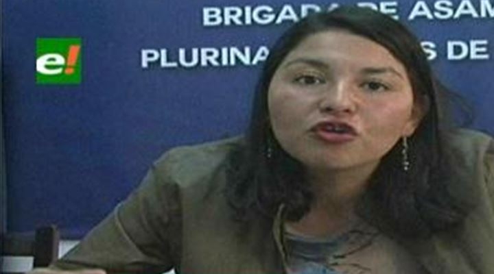 Shirley Franco, que calificó a Evo de “poco hombre” en 2016, acompañará a Ortiz por Bolivia Dice No