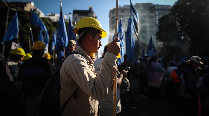 Precariedad del sistema de pensiones en Latinoamérica obliga a trabajar más allá de los 65 años