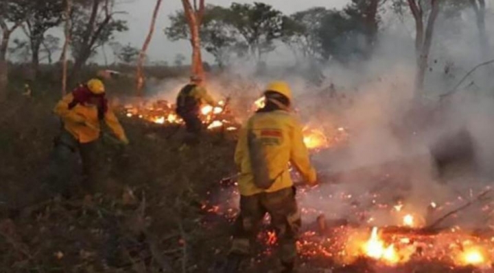 No hay señales de lluvia y crece el fuego en Santa Cruz: ya ha destruido medio millón de hectáreas