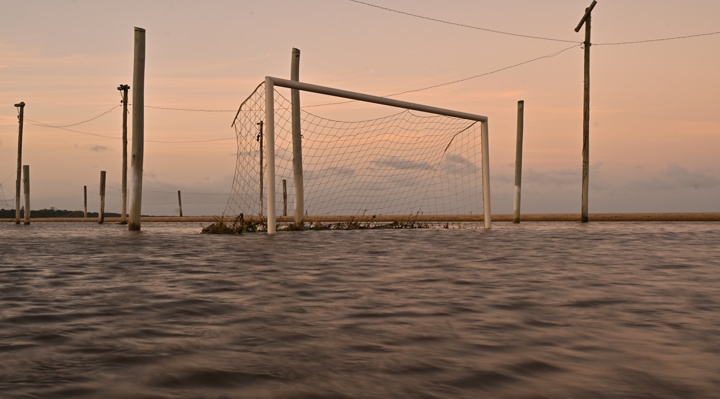 Las inundaciones castigan distintos países del mundo, agravadas por el cambio climático