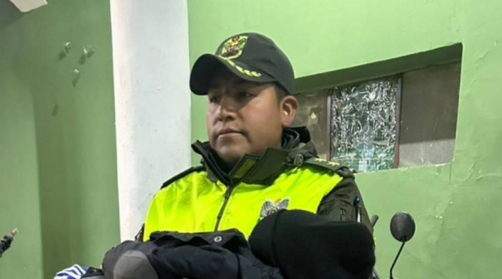 Pareja abandona a niño tras asistir a la entrada del Gran Poder y consumir alcohol