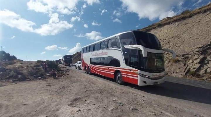 Levantan bloqueo en Sayari, amenazan con retornar el miércoles y Montaño le dice a Evo que deje de hacer sufrir la población