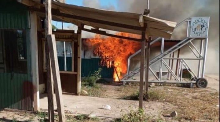 Bagalleros incendian un puesto del Senasag en Yacuiba e instalan un bloqueo en Campo Pajoso