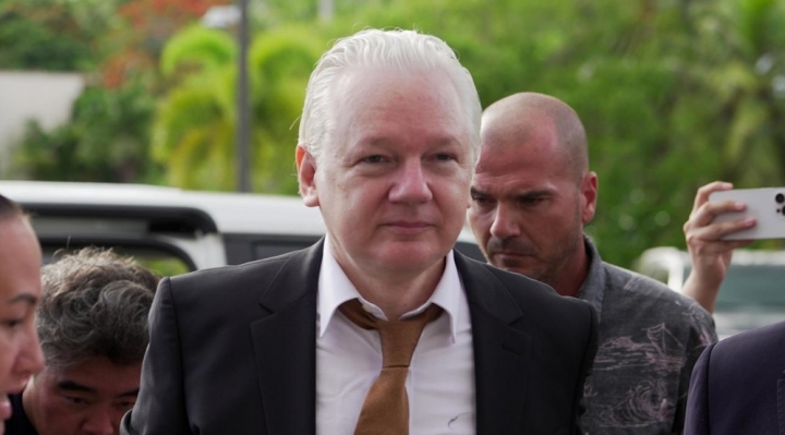 Assange llega a las Islas Marianas para sellar el acuerdo judicial con EEUU, luego partirá a Australia