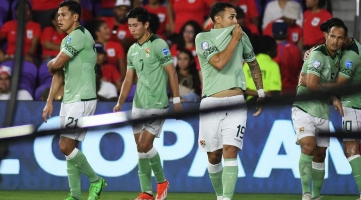 Bolivia juega un poco mejor, pero se despide de la Copa con otra derrota