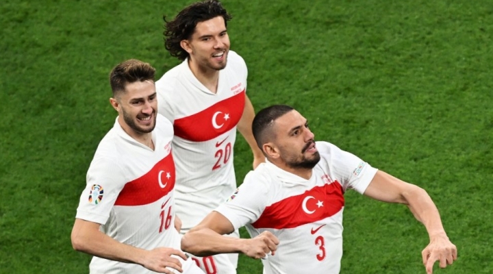 Países Bajos y Turquía completan los cuartos de final de la Eurocopa