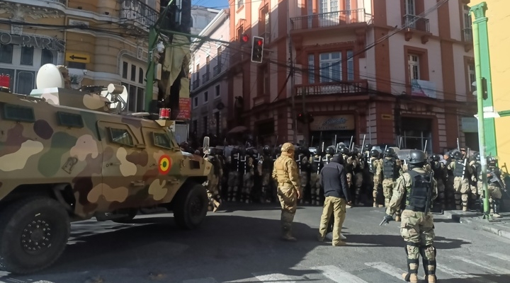 A una semana del alzamiento militar que puso en vilo al país