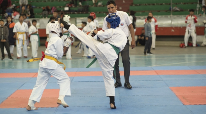 Niños hasta los 12 años van al Nacional de Karate en Cochabamba