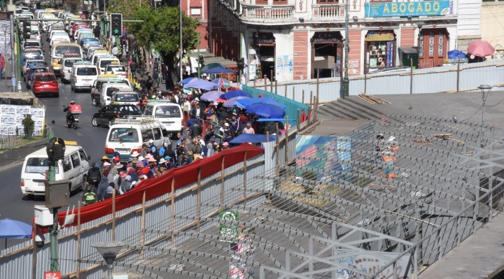 Gremiales se acomodan alrededor de la plaza San Francisco, Arias advierte que no respetan acuerdo