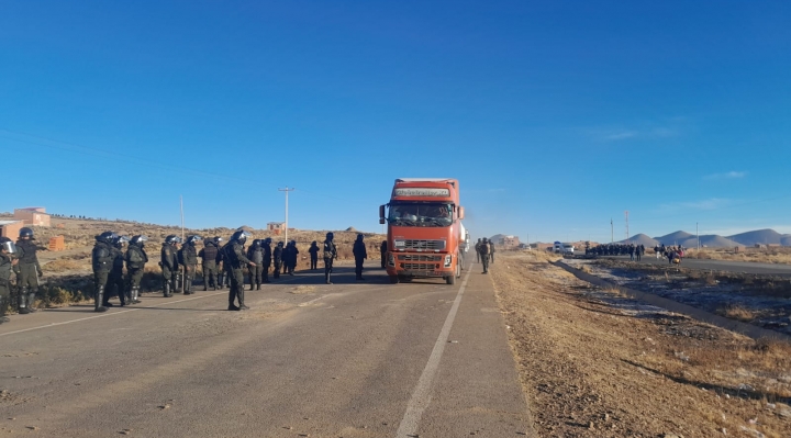 Bloqueo afectó al 80% de los viajes que salen de la terminal paceña y Vías Bolivia perdió Bs. 1,7 millones