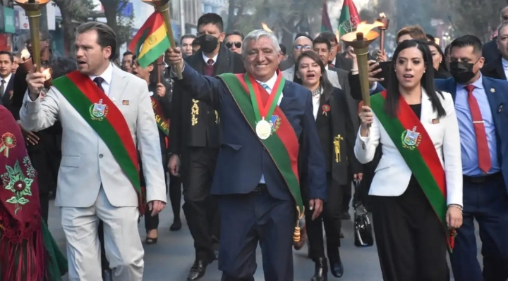  El inicio del desfile de teas por la efeméride paceña está previsto  para las 17:00, conozca los detalles