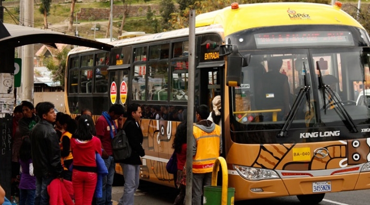 La Paz: Chóferes presentan propuestas para líneas de buses PumaKatari y el lunes se define si hay paro de transporte