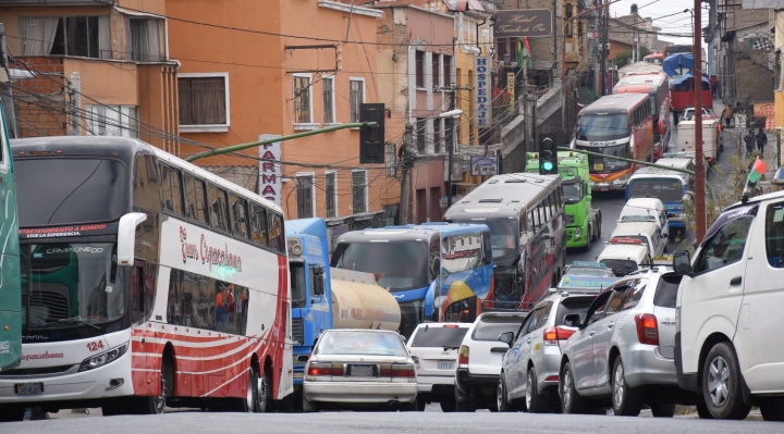 YPFB atribuye filas por diésel a baja de 22% en despachos; prevé regularizar suministro esta semana