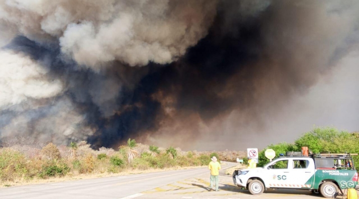 Roboré clama por ayuda y los afectados no quieren dejar sus casas, se quedan  para ayudar a luchar contra el fuego