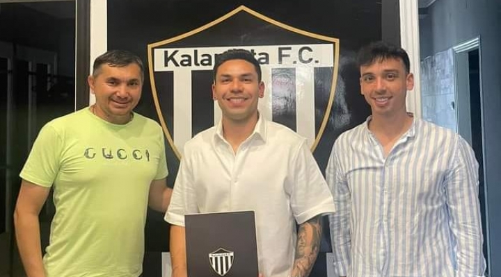 Algarañaz firma para el Kalamata FC y el club le da la bienvenida