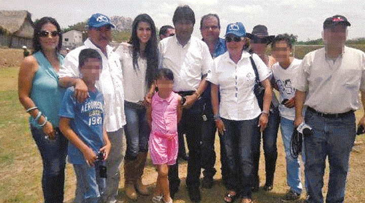 Presidente Morales aparece en una foto con el clan Rodríguez vinculado con el narcotráfico
