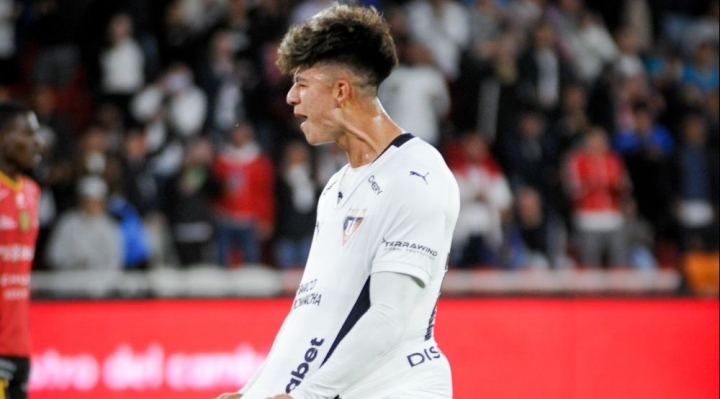 Gabriel Villamil celebra su primer gol oficial en Ecuador para Liga de Quito