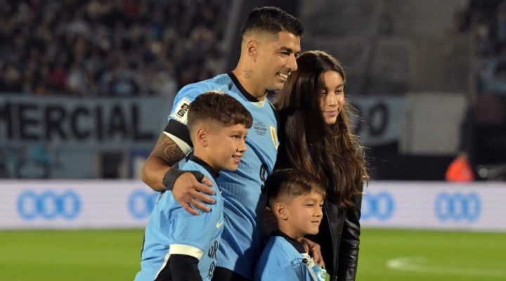 Uruguay no logra ganar en la despedida de Luis Suárez de su selección