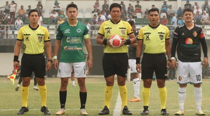 Copa Simón Bolívar: un equipo juega con 12 en cancha y los árbitros no se dan cuenta