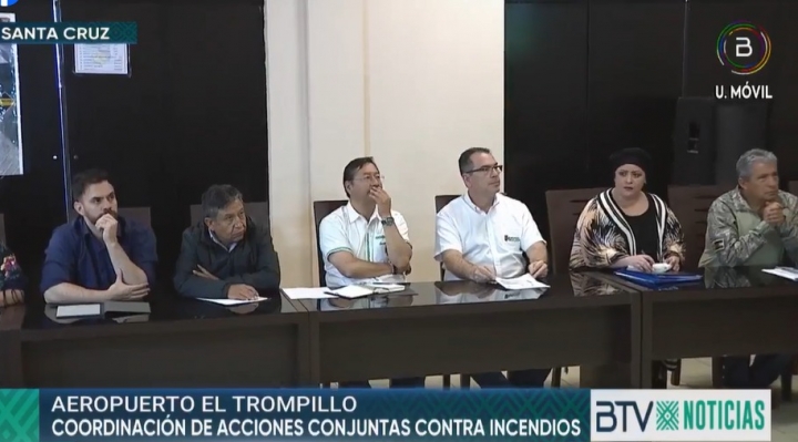 Arce llega a Santa Cruz e instala el gabinete ministerial en el aeropuerto de El Trompillo