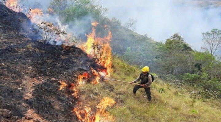 El Gobierno y la CAO se acusan mutuamente de provocar los incendios en el oriente