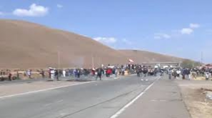 Marcha evista logra pasar Vila Vila tras tensión con grupos arcistas, hubo ataques con explosivos y piedras