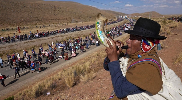 Marcha evista llega a Lahuachaca; el Estado Mayor del Pueblo analiza la salida de Morales