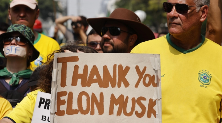 Brasil multa a Elon Musk por el regreso de X tras una prohibición del sitio