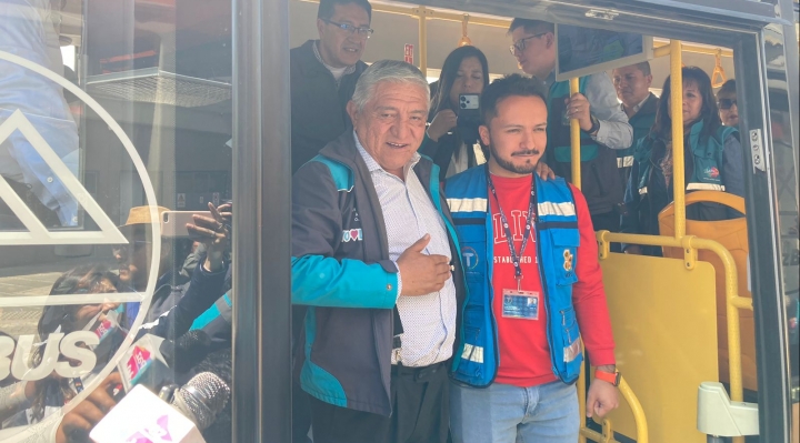 La Paz Bus tendrá paradas en estaciones de Mi Teleférico, tras firma de convenio