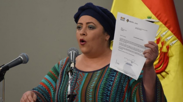 Ministra Prada acusa a Evo de no asistir al diálogo por querer imponer su candidatura