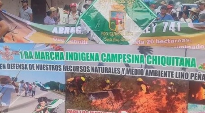 Crisis ambiental Vs política: una marcha indígena contra los incendios llega a Santa Cruz y una marcha por el poder ingresa a La Paz