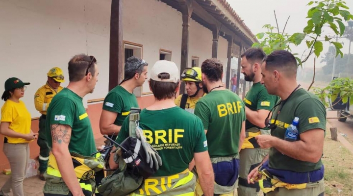 Bomberos recomiendan evacuar a comunarios de Monte Verde, ante cercanía de incendios