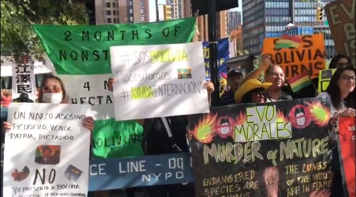 Manifestantes criticaron a Morales a las afueras de NNUU