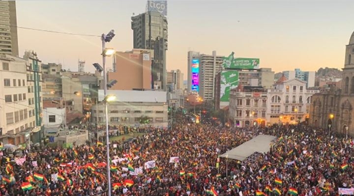 Cabildo de La Paz decide “desobediencia civil” si gana el “binomio ilegal del MAS” y juicio a Evo