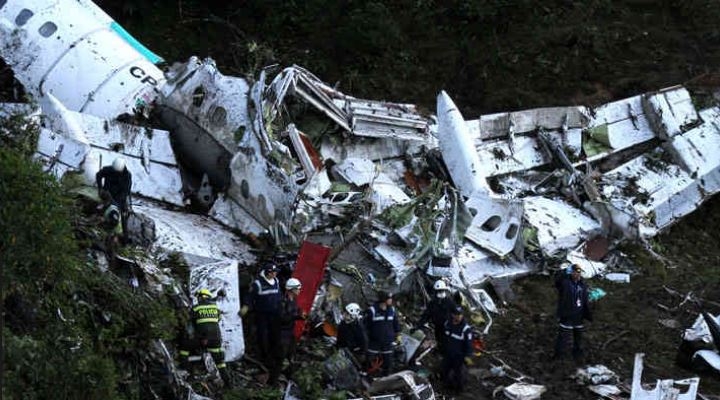 Llegan familiares de las víctimas del accidente del avión que transportaba al Club Chapecoense