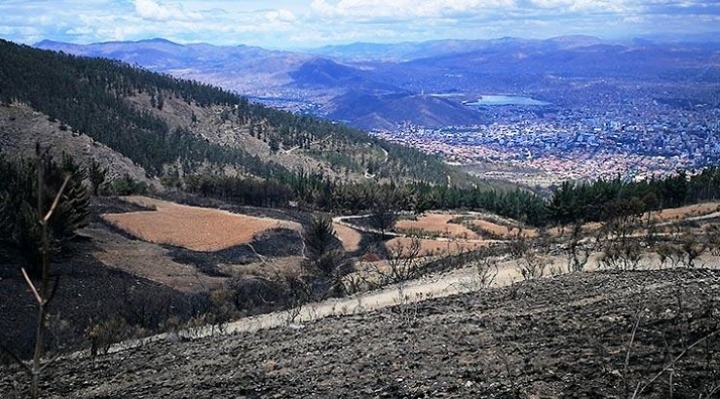 Cochabamba: luego de incendio supuestos comunarios preparan loteamiento del Parque Tunari