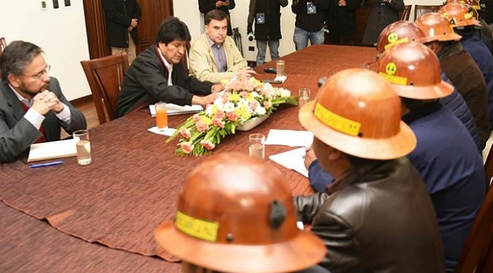 Cooperativistas mineros piden áreas de explotación a Evo Morales