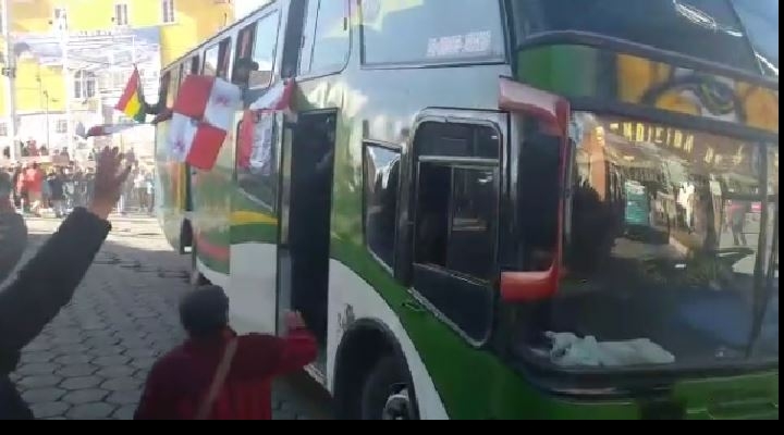 Gremiales y universitarios de Potosí se trasladan en buses a La Paz  y médicos cruceños alistan viaje