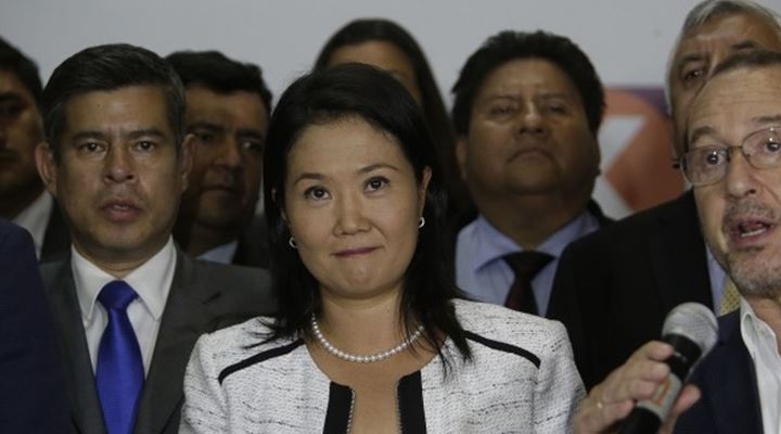 En Perú, detienen a Keiko Fujimori que denuncia persecución