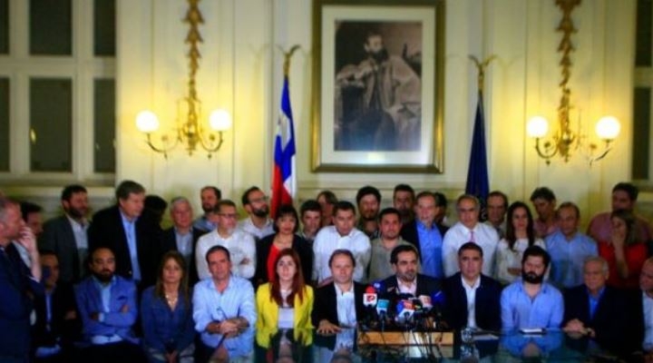 Nueva Constitución en Chile: gobierno y oposición llegan a un histórico acuerdo para cambiar la carta magna