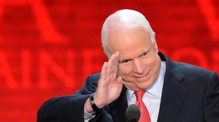 McCain recibe tributos en Vietnam y en EEUU lo recuerdan como político civilizado