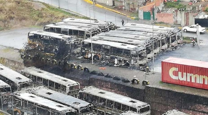 Imputados dos dirigentes de choferes por destrucción de buses Pumakatari