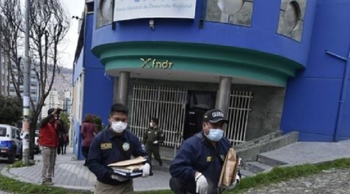 Policía allana oficinas de la Agetic en investigación contra “guerreros digitales”